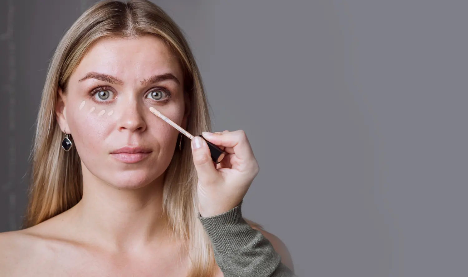 Concealer Çizgilere Doluyor: Neden Olur ve Nasıl Önlenir?
