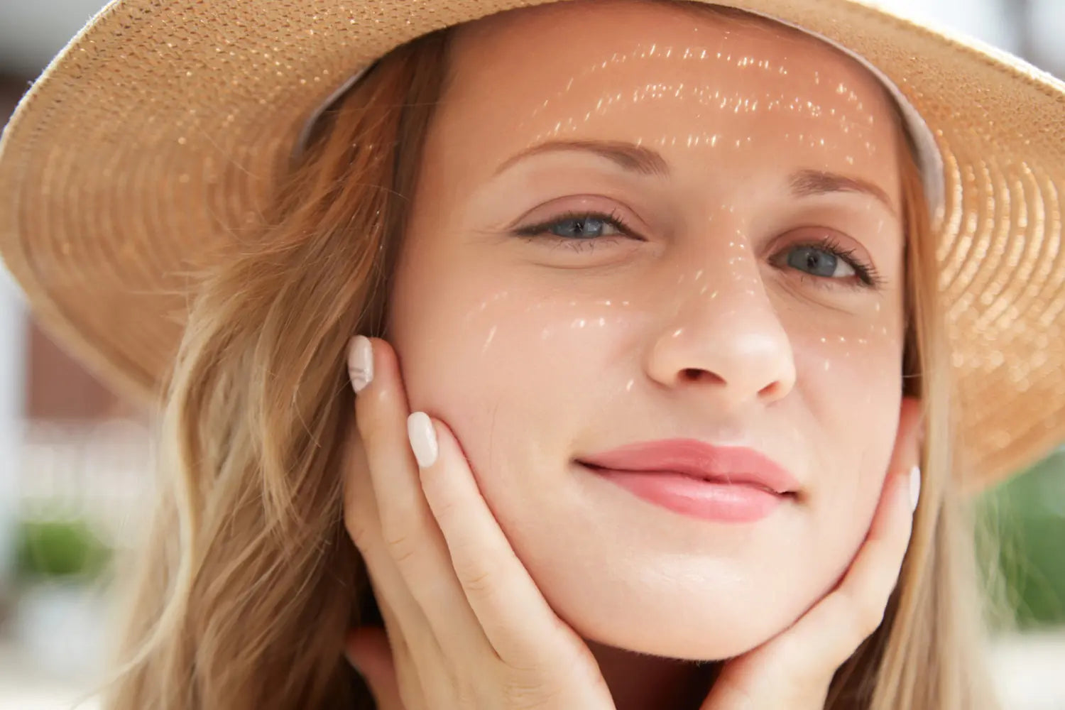 Makyaj Üzerine SPF Yenileme Yapılır mı? Gün İçinde Güneş Koruması Rehberi