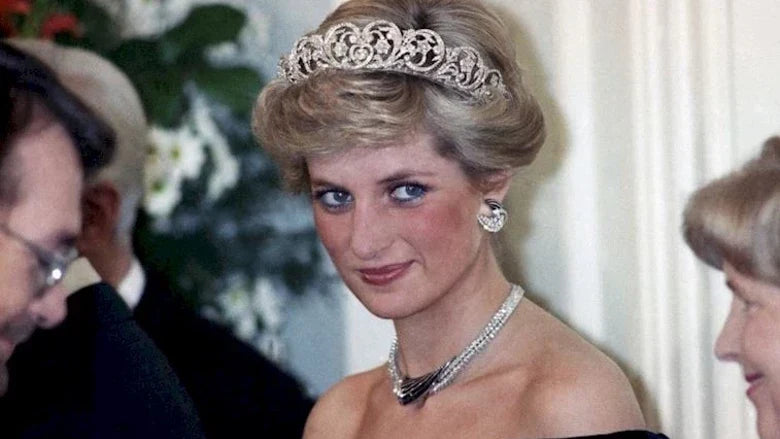 Prenses Diana’nın Göz Makyajı Mavi Eyeliner Görünümü: Zamansız Bir İlham Nasıl Uygulanır?